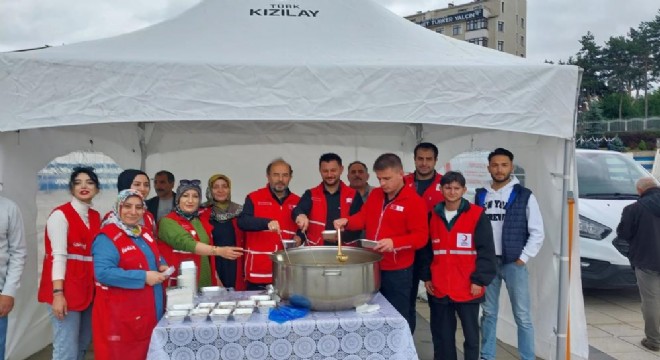 Kızılay aşure dağıttı